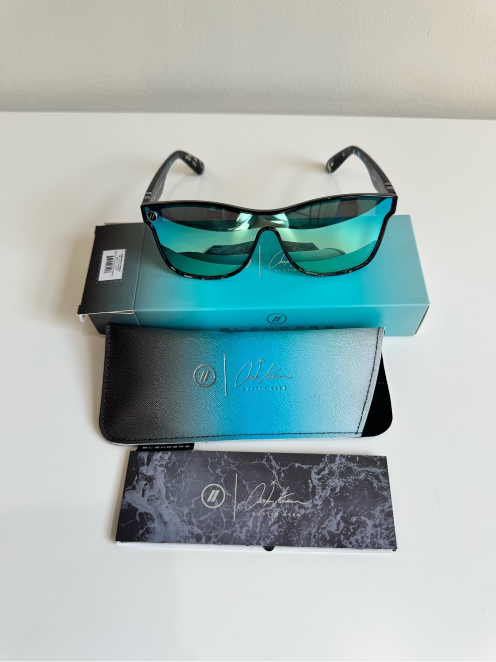 Blenders Eyewear Austin Keen Signature Series Polarized Sunglasses Full Set